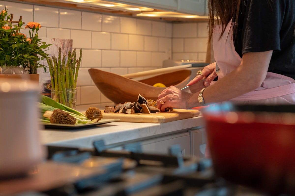 Weekly meal planning and batch cooking strategies